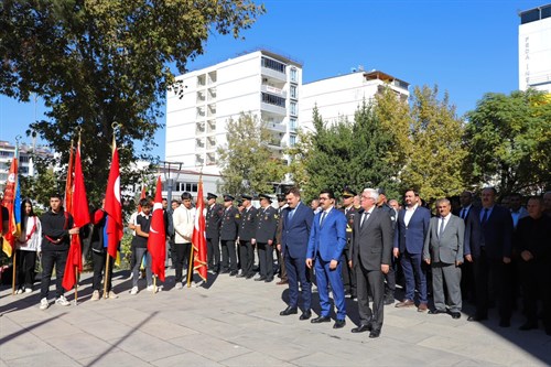 29 EKİM CUMHURİYET BAYRAMI MÜNASEBETİYLE ÇELENK TÖRENİ VE CUMHURİYET YÜRÜYÜŞÜ DÜZENLENDİ