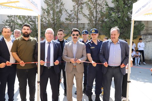 KAYMAKAMIMIZ MUHAMMED KAYA NARLI ÇİMKO ORTAOKULUNDA DÜZENLENEN TÜBİTAK BİLİM FUARI AÇILIŞINA KATILDI