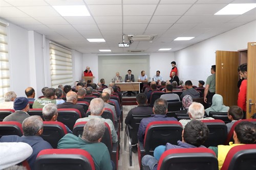 ÇİFTÇİLERİMİZ İÇİN AHIR VE SAMANLIK YAPIMI HAKKINDA TOPLANTI DÜZENLENDİ